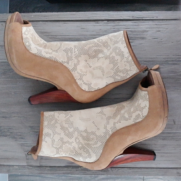 Ugg Collection Heels Women - Picture 1 of 13